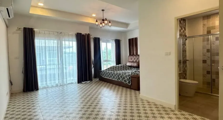 For sale 3 bedrooms house in Si Racha, Chonburi