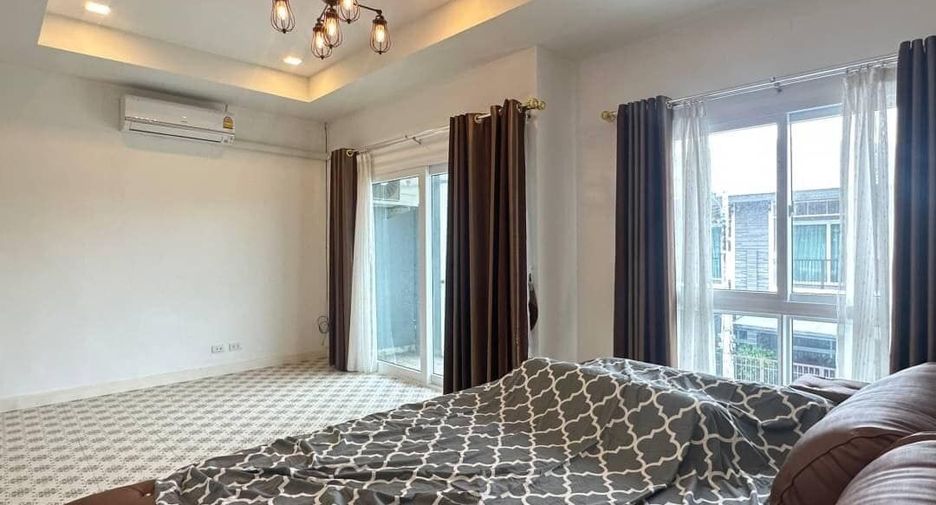 For sale 3 bedrooms house in Si Racha, Chonburi