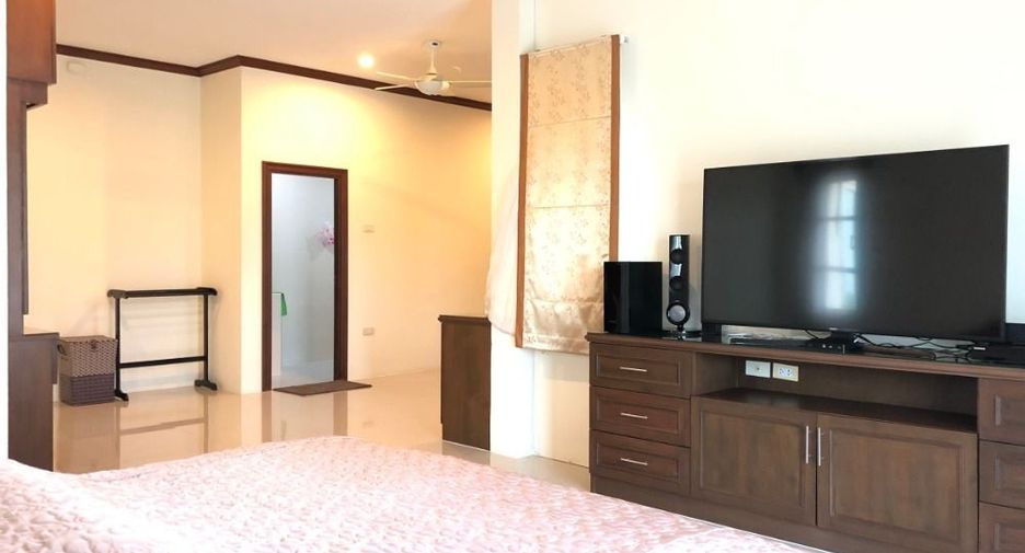 For rent 5 bedrooms house in Huay Yai, Pattaya