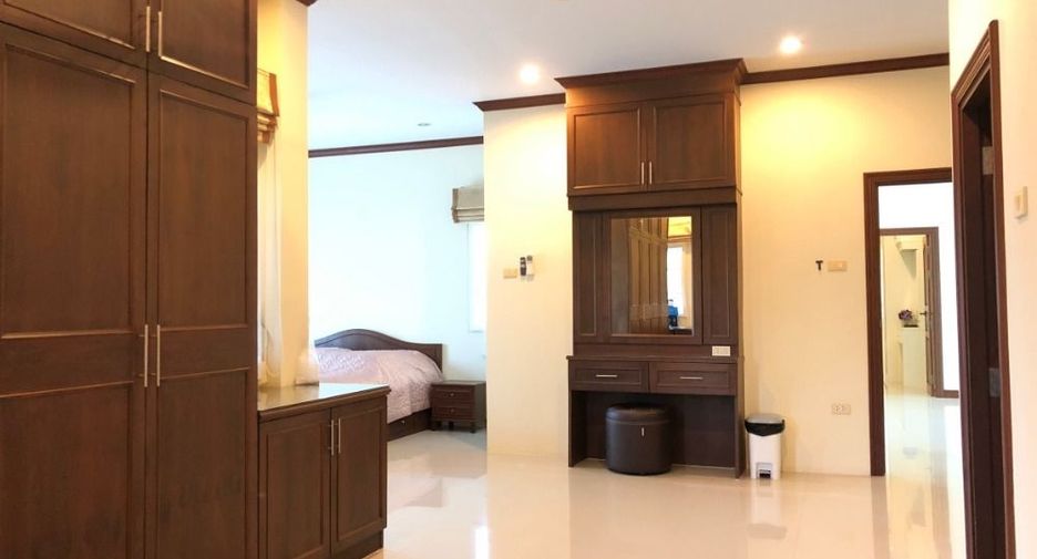 For rent 5 bedrooms house in Huay Yai, Pattaya