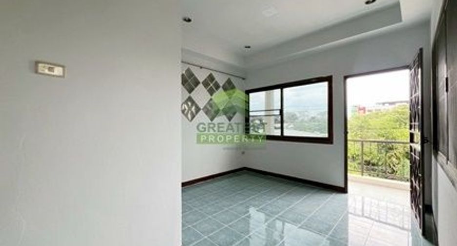 Reihenhaus zum Kauf mit 4 Zimmer in Sam Phran, Nakhon Pathom