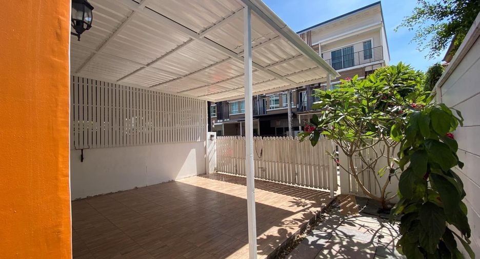 For sale 4 ベッドルーム townhouse in Suan Luang, Bangkok