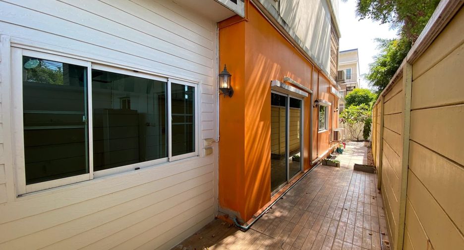 For sale 4 ベッドルーム townhouse in Suan Luang, Bangkok