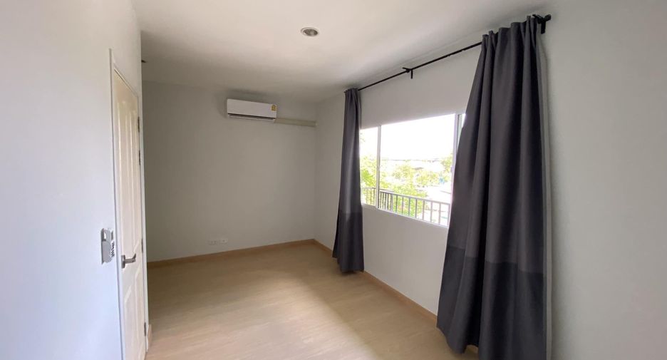 For sale 4 ベッドルーム townhouse in Suan Luang, Bangkok