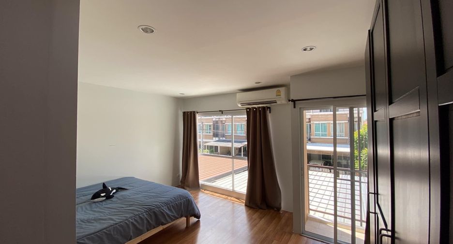 For sale 4 ベッドルーム townhouse in Suan Luang, Bangkok