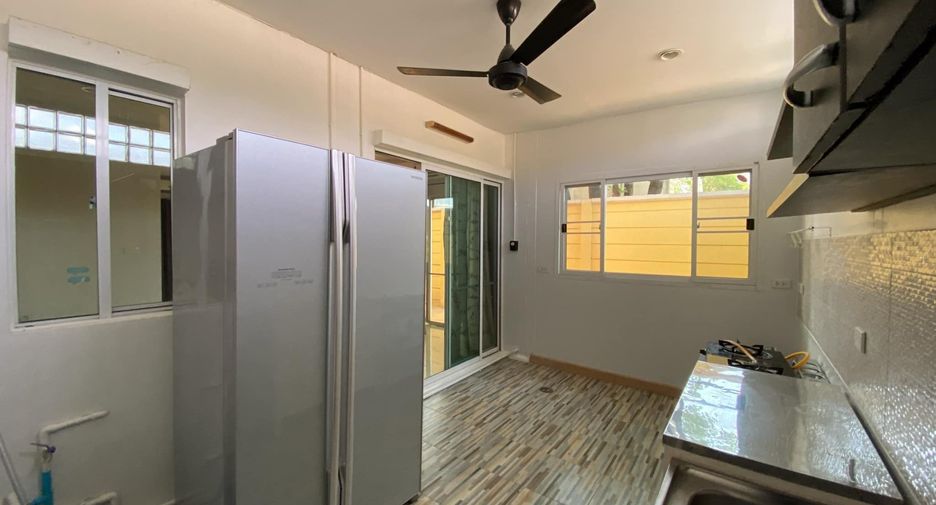 For sale 4 ベッドルーム townhouse in Suan Luang, Bangkok