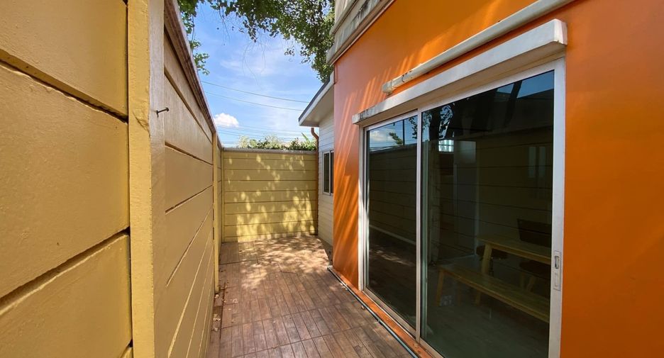 For sale 4 ベッドルーム townhouse in Suan Luang, Bangkok