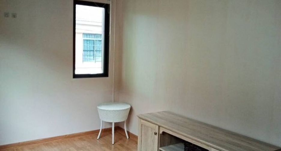 For rent 4 bedrooms house in Pak Kret, Nonthaburi