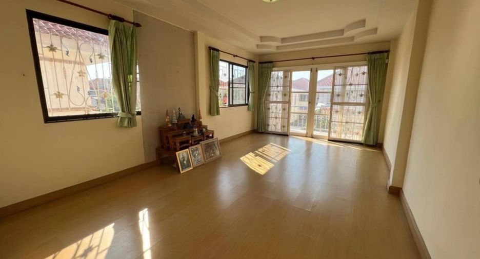 For sale 3 bedrooms house in Thung Khru, Bangkok