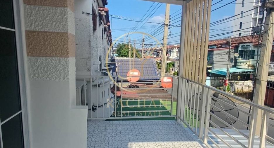For sale 2 ベッドルーム townhouse in Sai Noi, Nonthaburi