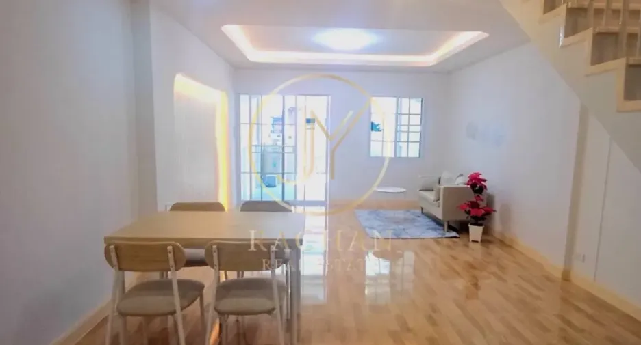 For sale 2 ベッドルーム townhouse in Sai Noi, Nonthaburi
