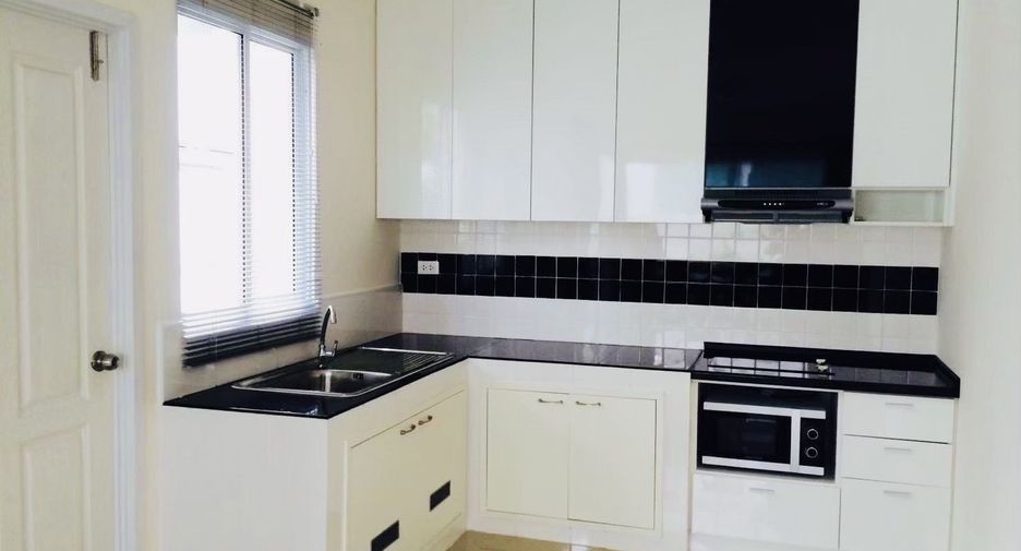 For sale 3 bedrooms house in Si Racha, Chonburi