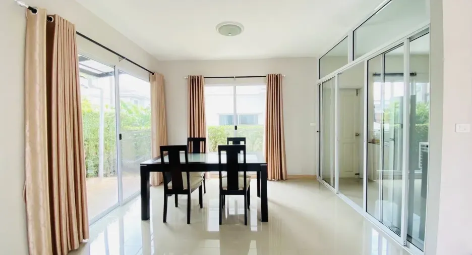 For sale 3 bedrooms house in Si Racha, Chonburi