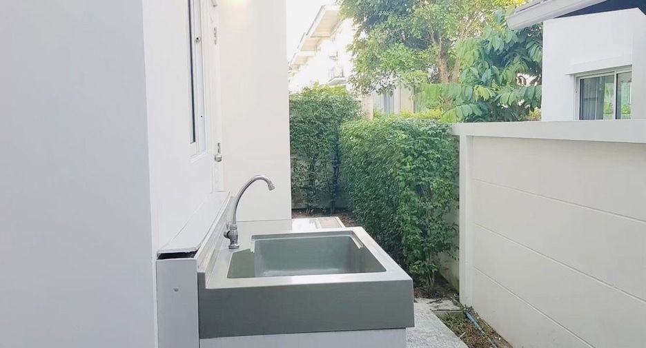 For sale 3 bedrooms house in Si Racha, Chonburi