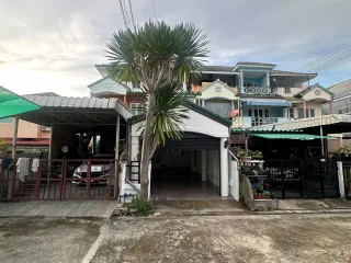 For sale 4 ベッドルーム townhouse in Sam Phran, Nakhon Pathom
