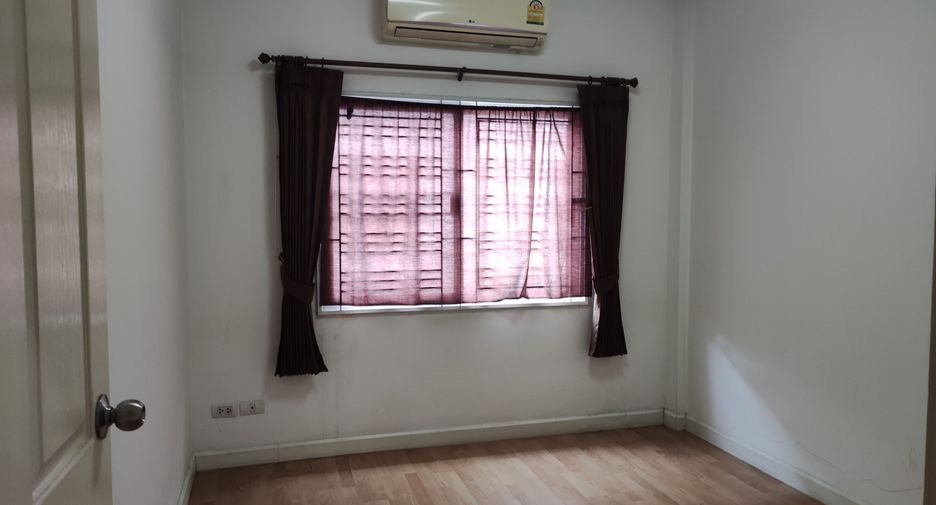 For sale 3 ベッドルーム townhouse in Mueang Pathum Thani, Pathum Thani