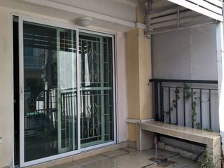 For rent 3 bedrooms townhouse in Mueang Pathum Thani, Pathum Thani