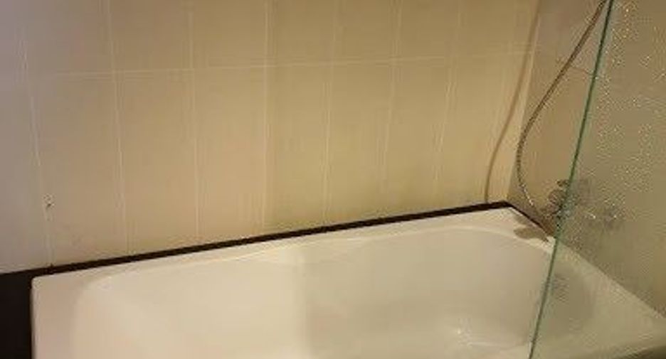 For sale 1 bed condo in Mueang Samut Prakan, Samut Prakan