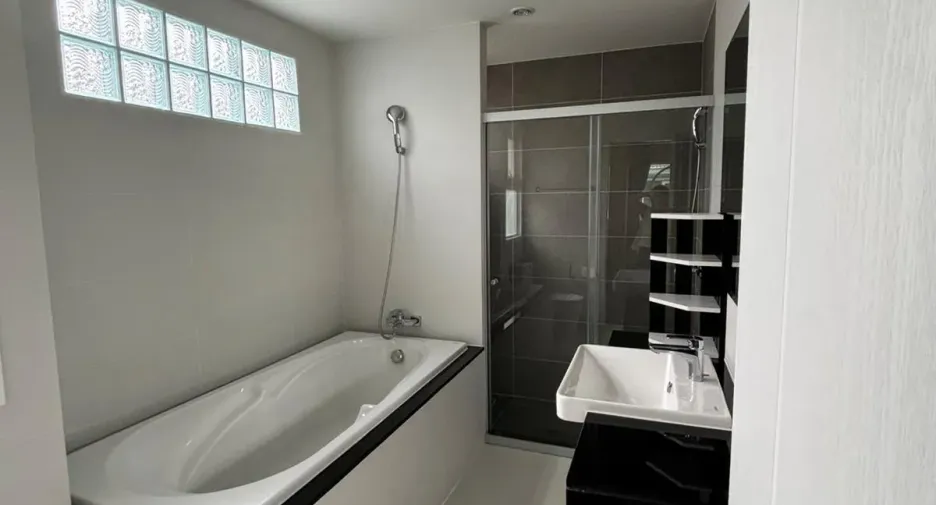 For sale 4 bedrooms house in Thalang, Phuket