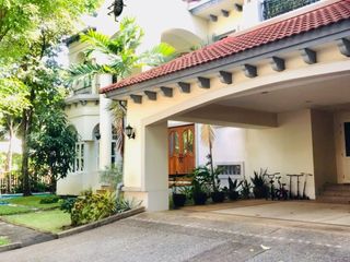 For sale 5 bedrooms villa in Mueang Samut Prakan, Samut Prakan