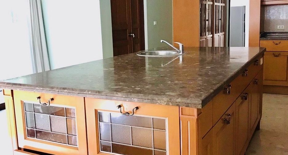 À vendre 5 chambres villa à Mueang Samut Prakan, Samut Prakan