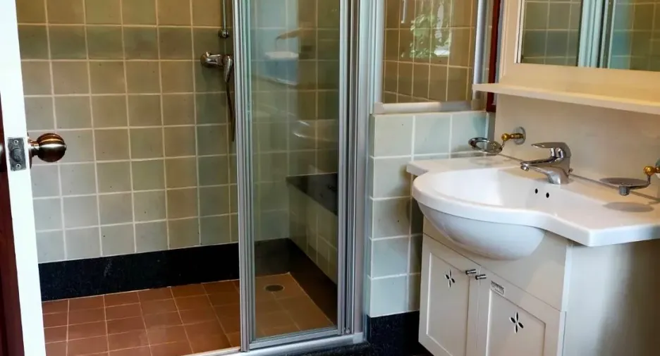À vendre 5 chambres villa à Mueang Samut Prakan, Samut Prakan