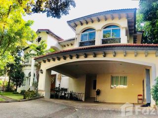 For sale 5 bedrooms villa in Mueang Samut Prakan, Samut Prakan