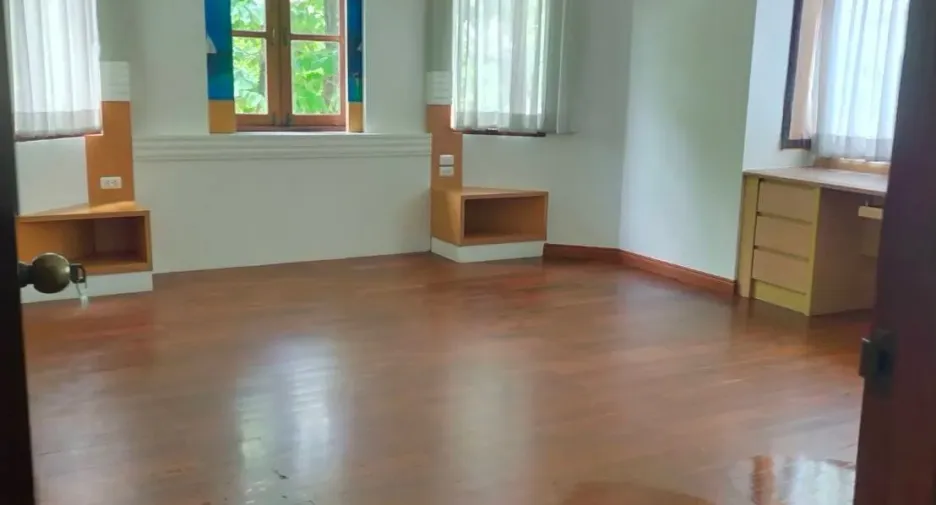 À vendre 5 chambres villa à Mueang Samut Prakan, Samut Prakan