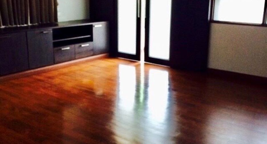 À vendre 5 chambres villa à Mueang Samut Prakan, Samut Prakan