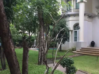 For sale 5 bedrooms villa in Mueang Samut Prakan, Samut Prakan
