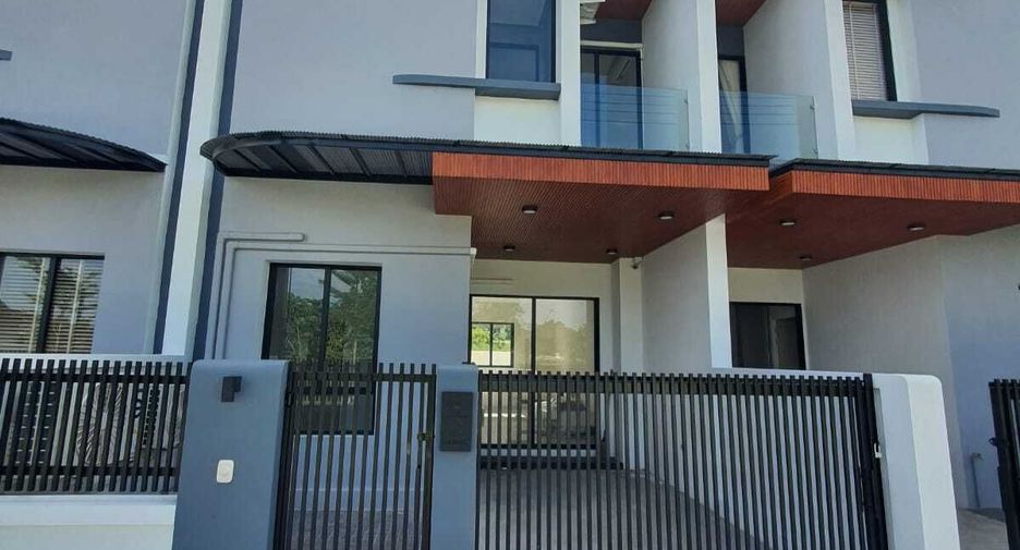 For rent 3 bedrooms townhouse in Mueang Phuket, Phuket