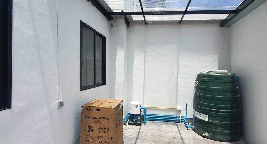 For rent 3 bedrooms townhouse in Mueang Phuket, Phuket