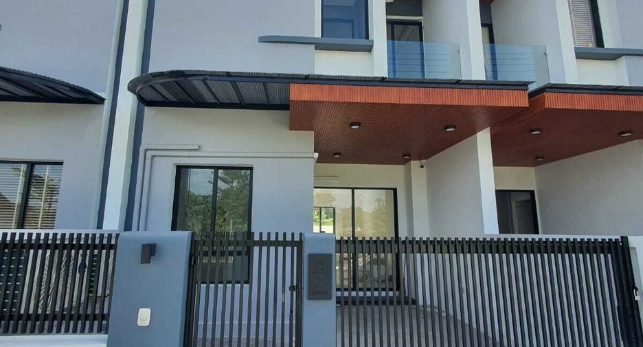 For rent 3 bedrooms townhouse in Mueang Phuket, Phuket