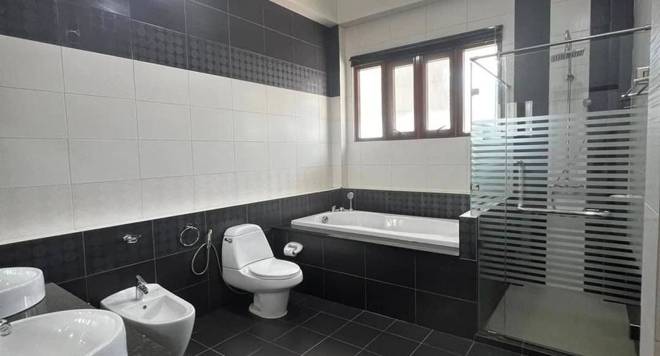 Villa zum Kauf mit 5 Zimmer in Bang Lamung, Chonburi