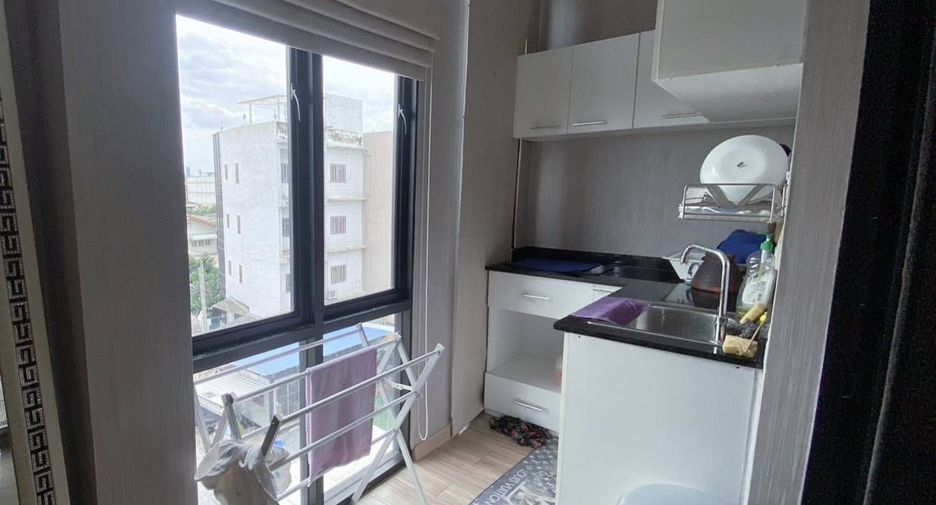 For sale 4 bedrooms townhouse in Wang Thonglang, Bangkok