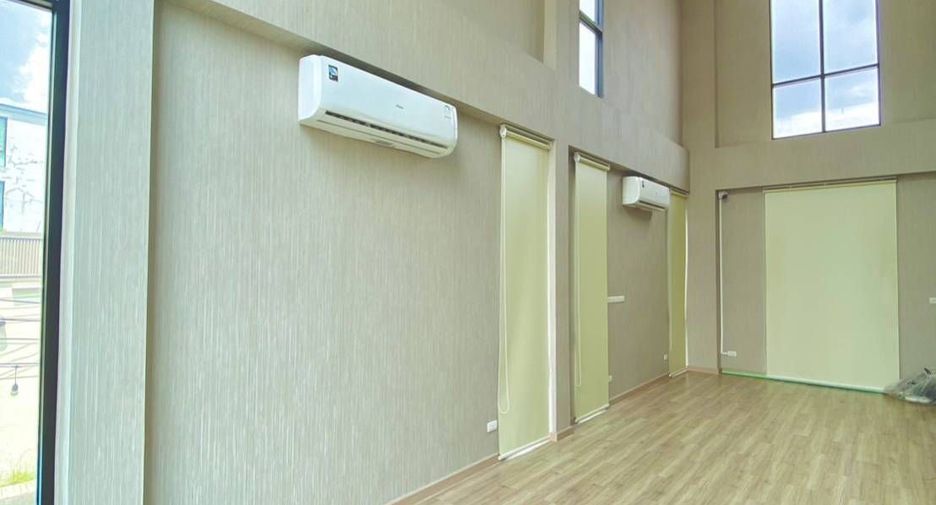 For sale 4 bedrooms townhouse in Wang Thonglang, Bangkok