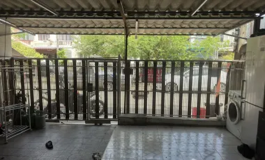 Casa adosada en venta de 3 habitaciones en Lam Luk Ka, Pathum Thani