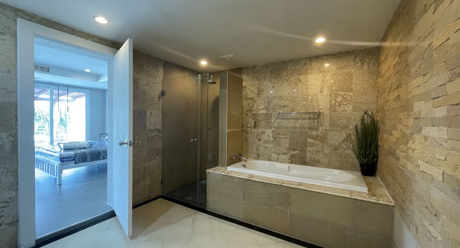For rent 2 bedrooms condo in Mueang Phuket, Phuket