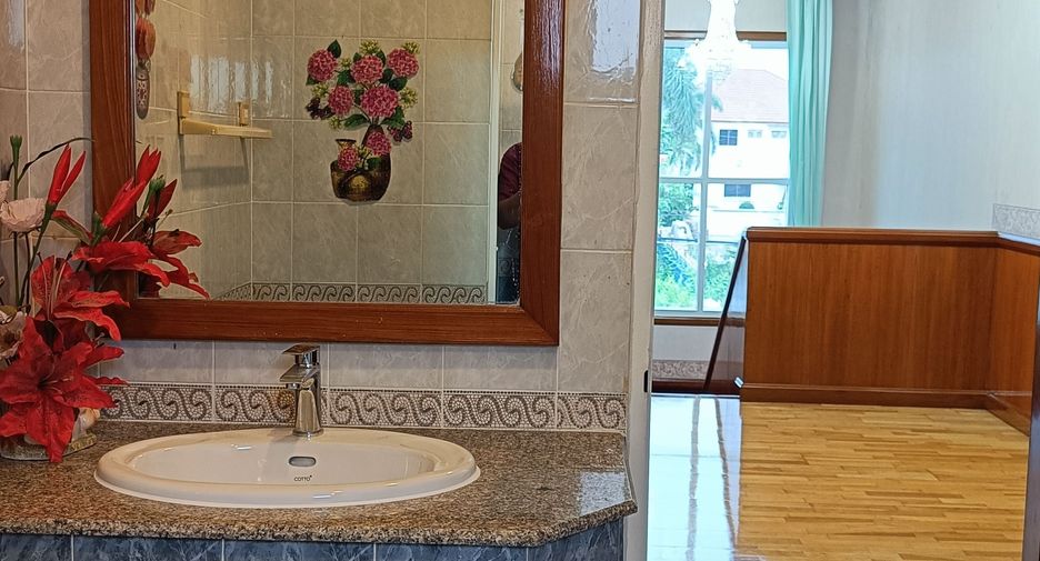For sale 5 bedrooms villa in Bang Lamung, Chonburi
