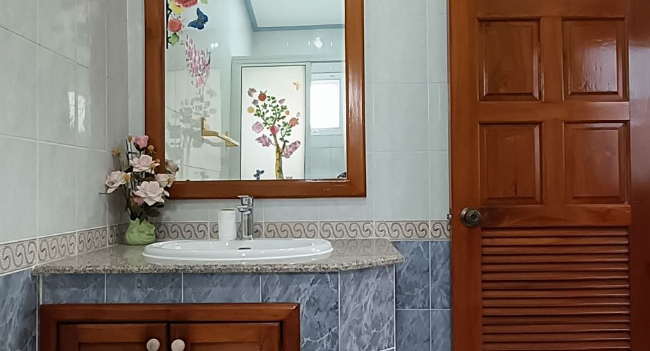 For sale 5 bedrooms villa in Bang Lamung, Chonburi