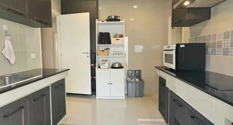 For sale 4 bedrooms house in Prawet, Bangkok