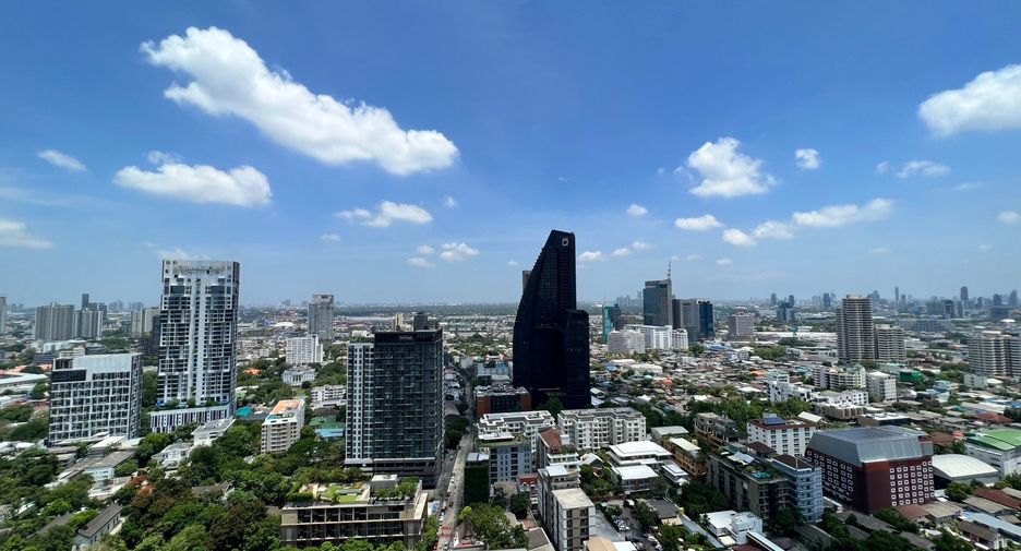 Wohnung zum Kauf mit 3 Zimmer in Khlong Toei, Bangkok