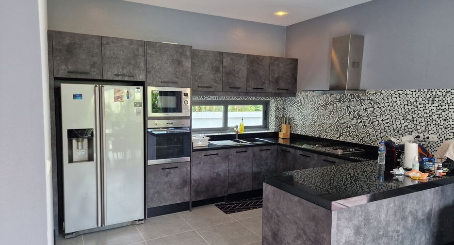 For rent 4 bedrooms villa in Mueang Phuket, Phuket