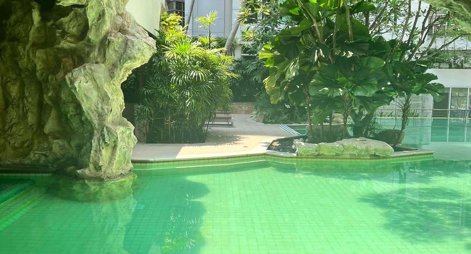 For sale 2 bedrooms condo in Pathum Wan, Bangkok