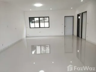 For sale 3 bedrooms townhouse in Bueng Kum, Bangkok