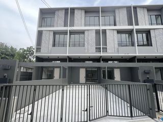 For rent 4 bedrooms townhouse in Pak Kret, Nonthaburi
