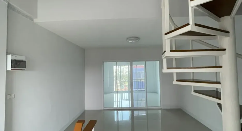 Gewerbefläche zum Kauf und zur Miete in Phan Thong, Chonburi