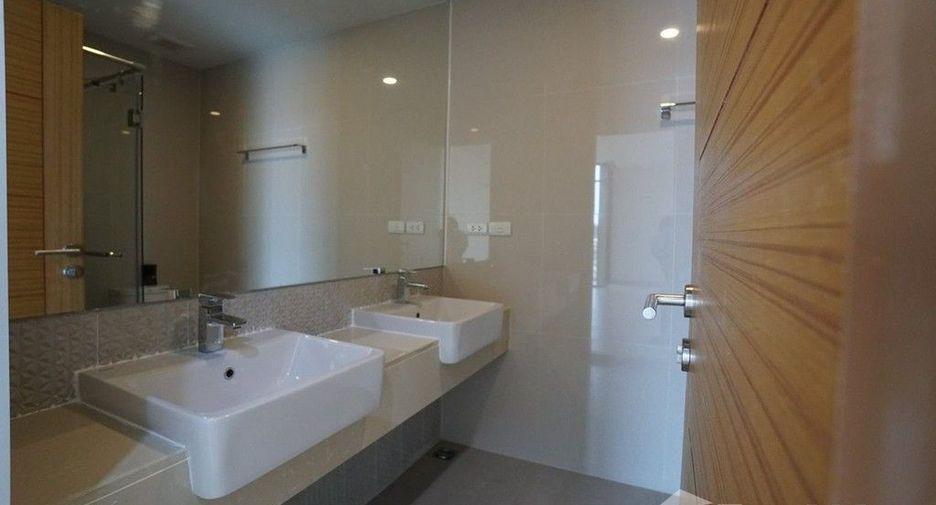 For sale 3 bedrooms townhouse in Bueng Kum, Bangkok