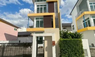 Reihenhaus zum Kauf mit 3 Zimmer in Phutthamonthon, Nakhon Pathom