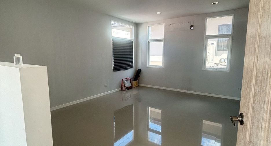 À vendre 3 chambres maison de ville à Phutthamonthon, Nakhon Pathom